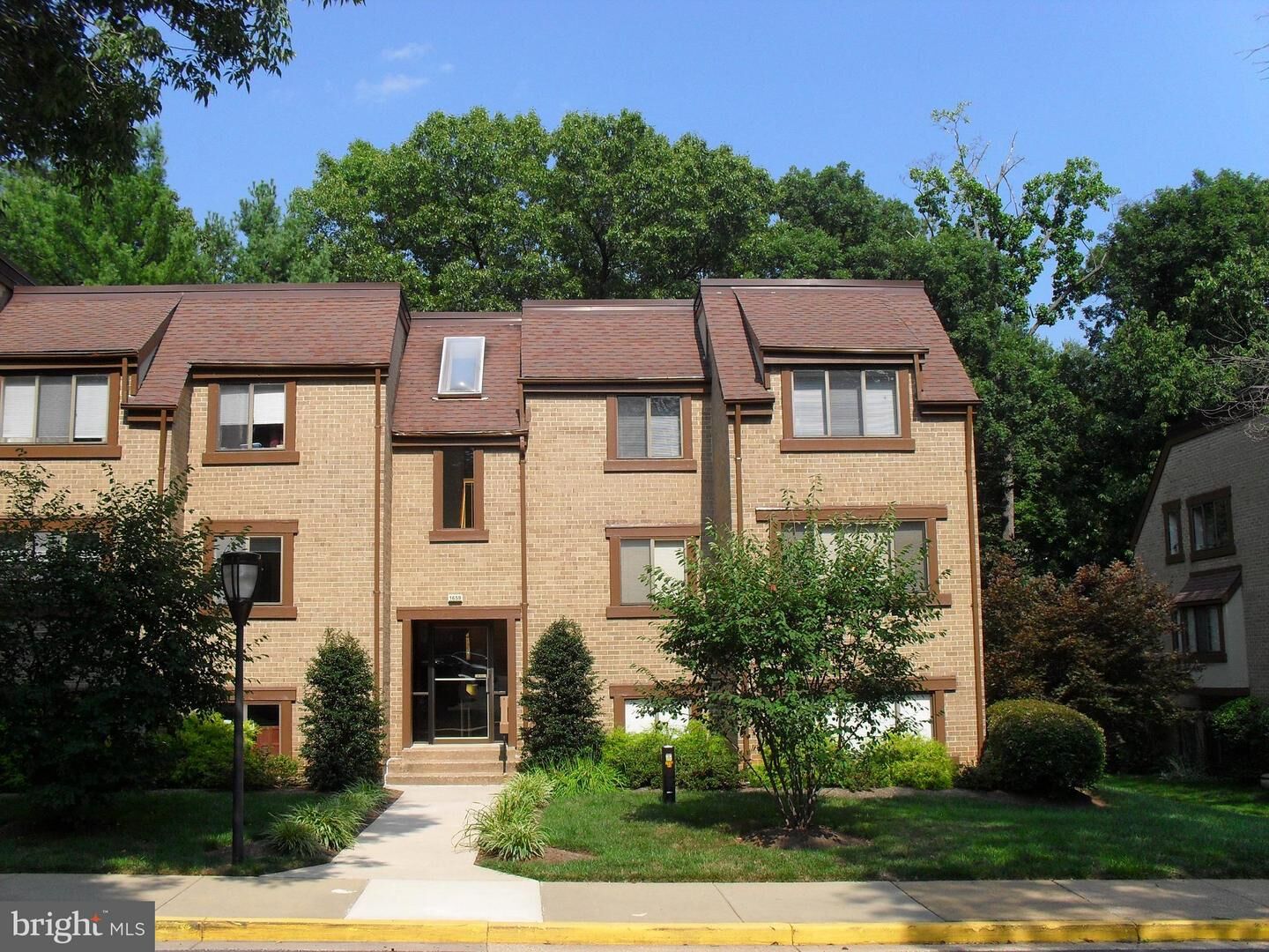 Property Photo:  1659 Parkcrest Circle C  VA 20190 