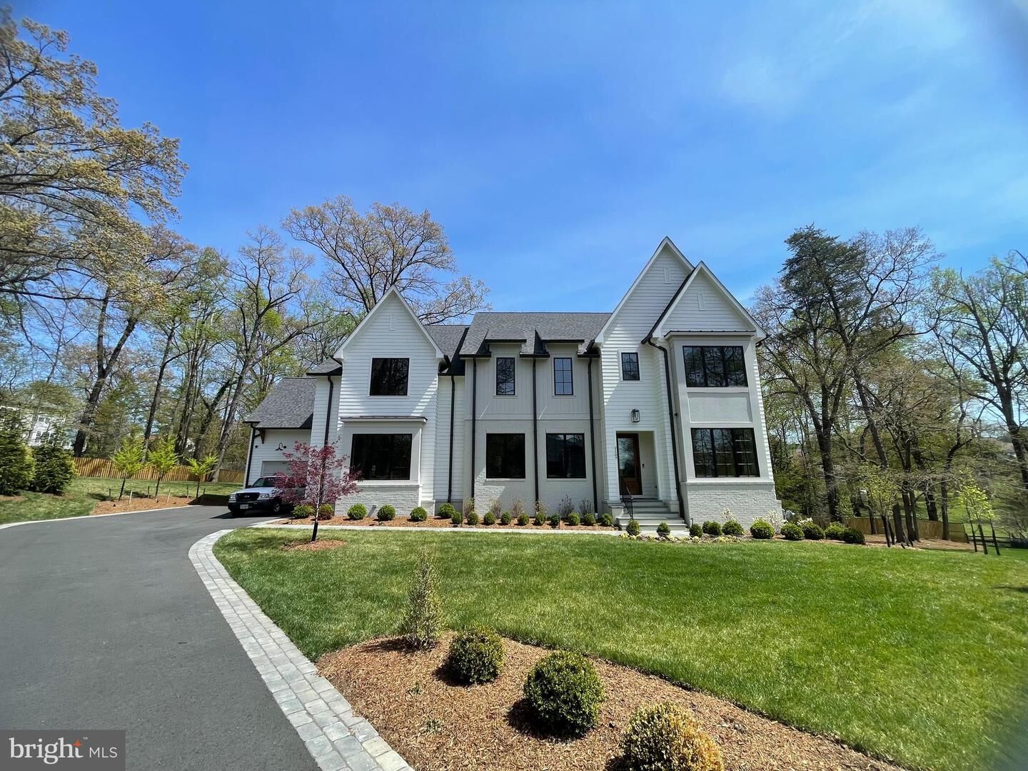 Property Photo: 2107 Elliott Avenue VA 22101