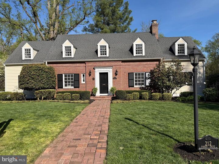 Property Photo:  212 Forest Drive  VA 22046 