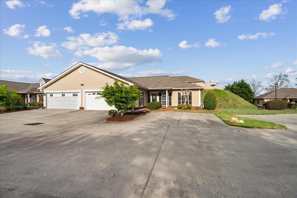 Property Photo: 1896 Summit House Drive GA 30721