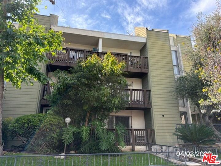 Property Photo: 525 S Ardmore Ave CA 90020