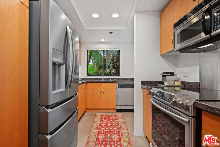 Property Photo:  2960 Neilson Way  CA 90405 