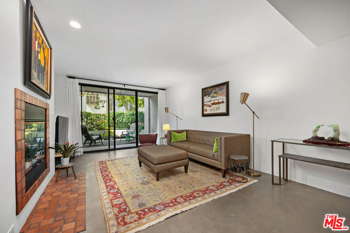 Property Photo:  2960 Neilson Way  CA 90405 