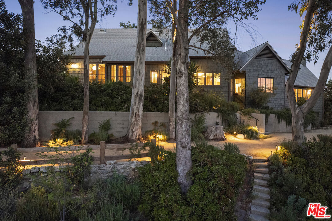 Property Photo: 1960 Escarpa Dr CA 90041