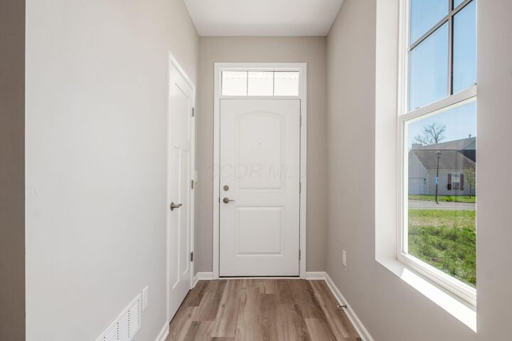 Property Photo:  6040 Naughten Pond Drive  OH 43213 