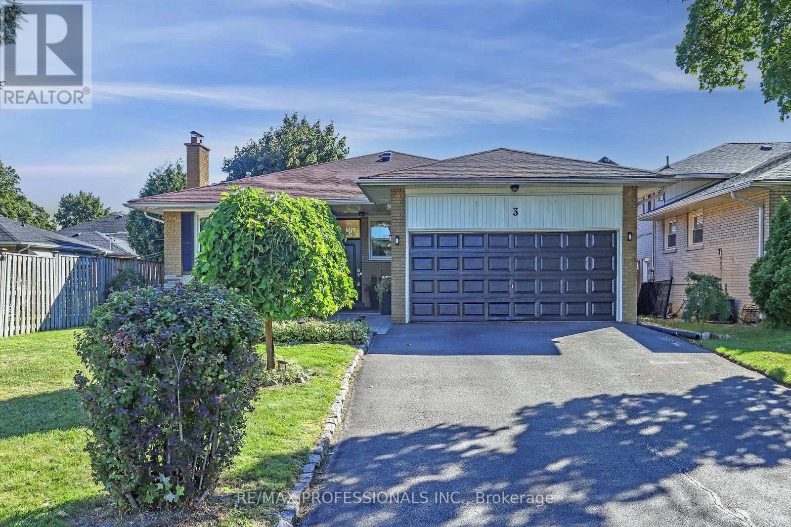 Property Photo:  3 Hartsdale Drive  ON M9R 2S1 