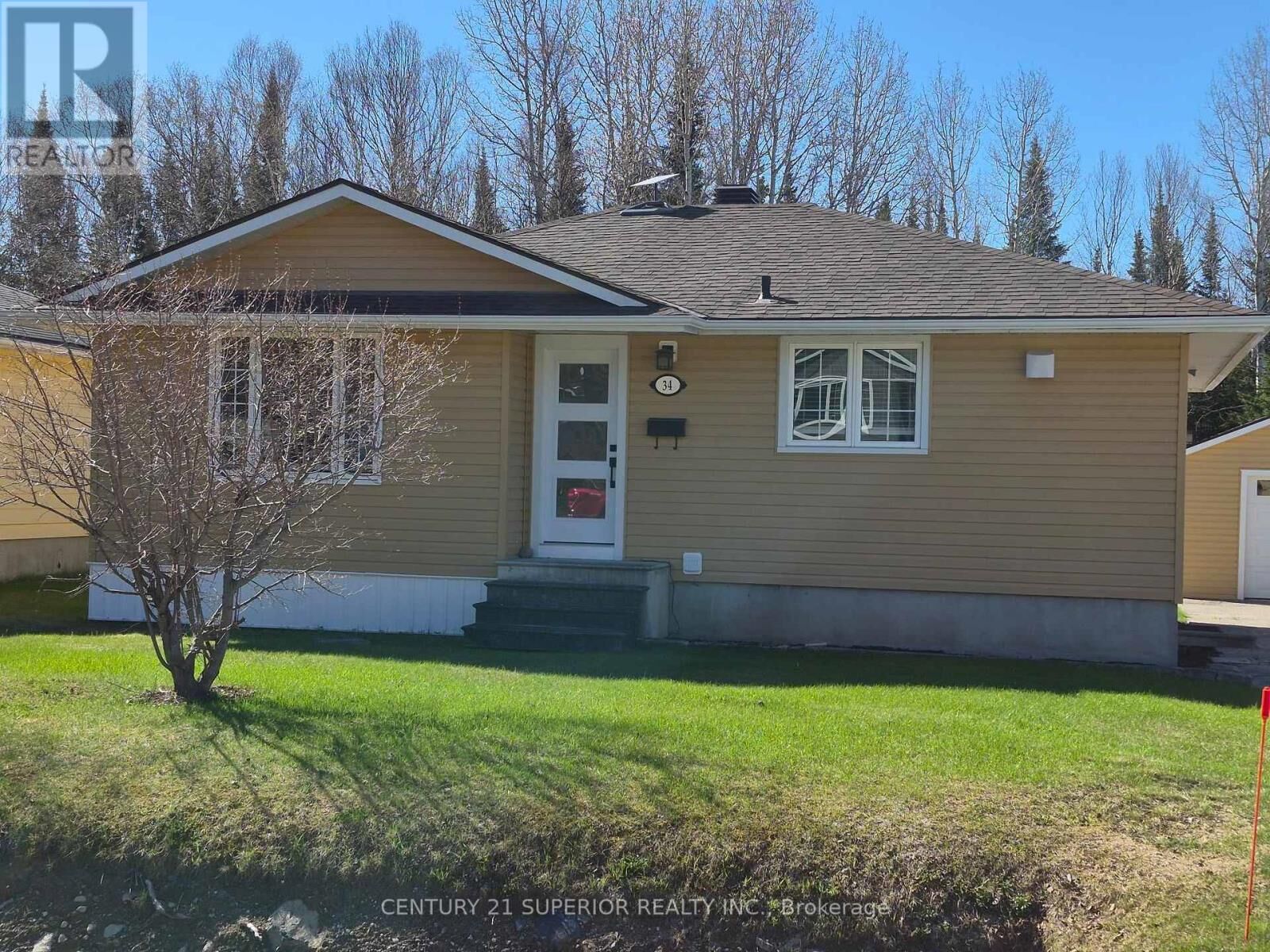 Property Photo: 34 Redwing Ave ON P0T 2C0