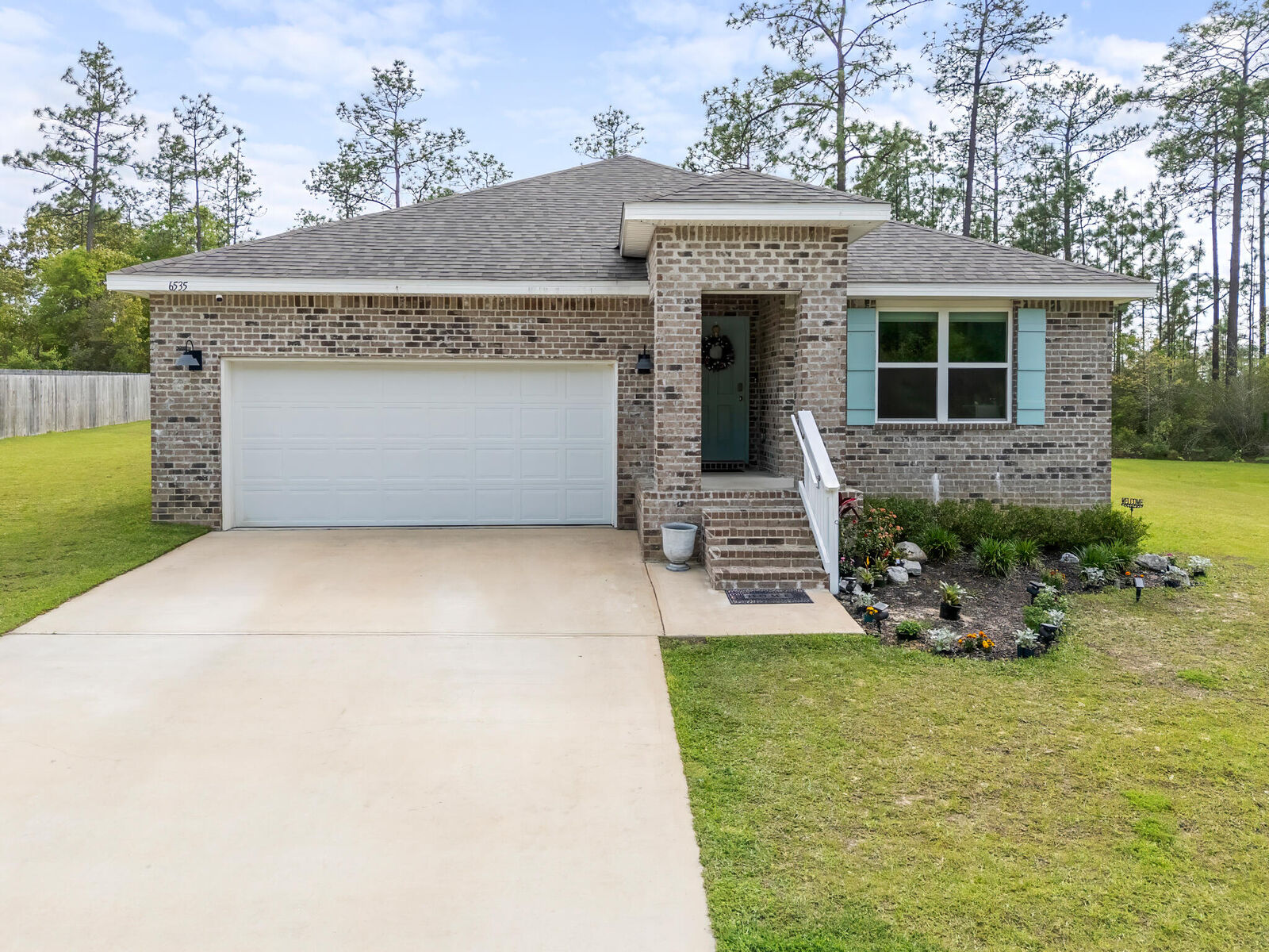 Property Photo: 6535 Torrey Pines Trace FL 32567