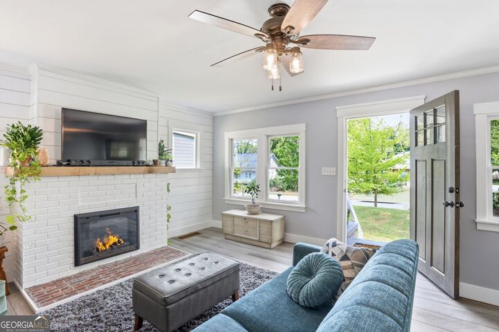 Property Photo:  405 Holderness Street SW  GA 30310 