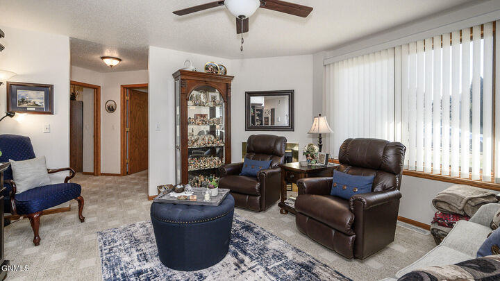 Property Photo: 806 Bridgeport Drive 1 ND 58504