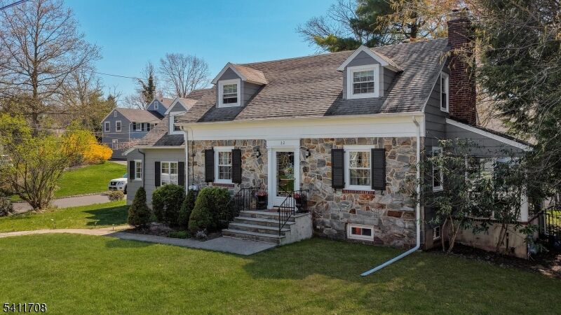 Property Photo:  22 Helen Street  NJ 07023 