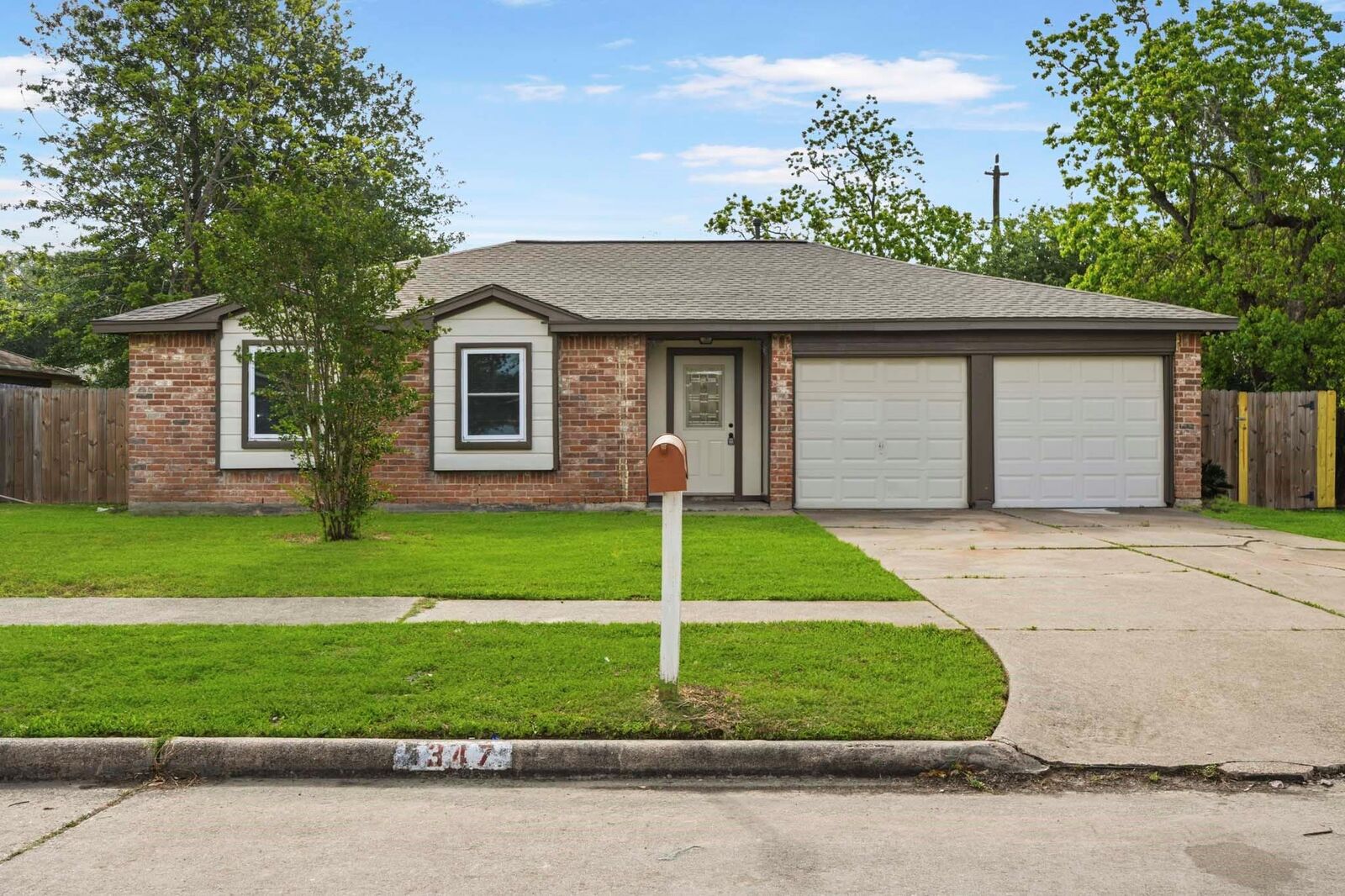 Property Photo:  5347 Castlecreek Lane  TX 77053 