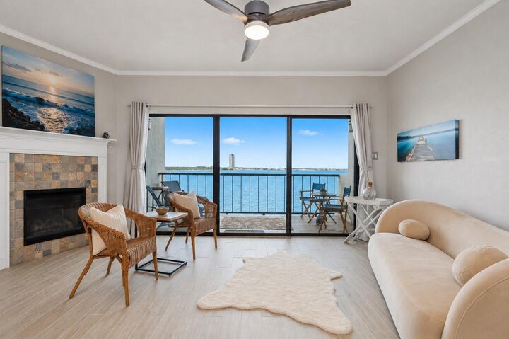 Property Photo:  351 Lakeside Lane 204  TX 77058 