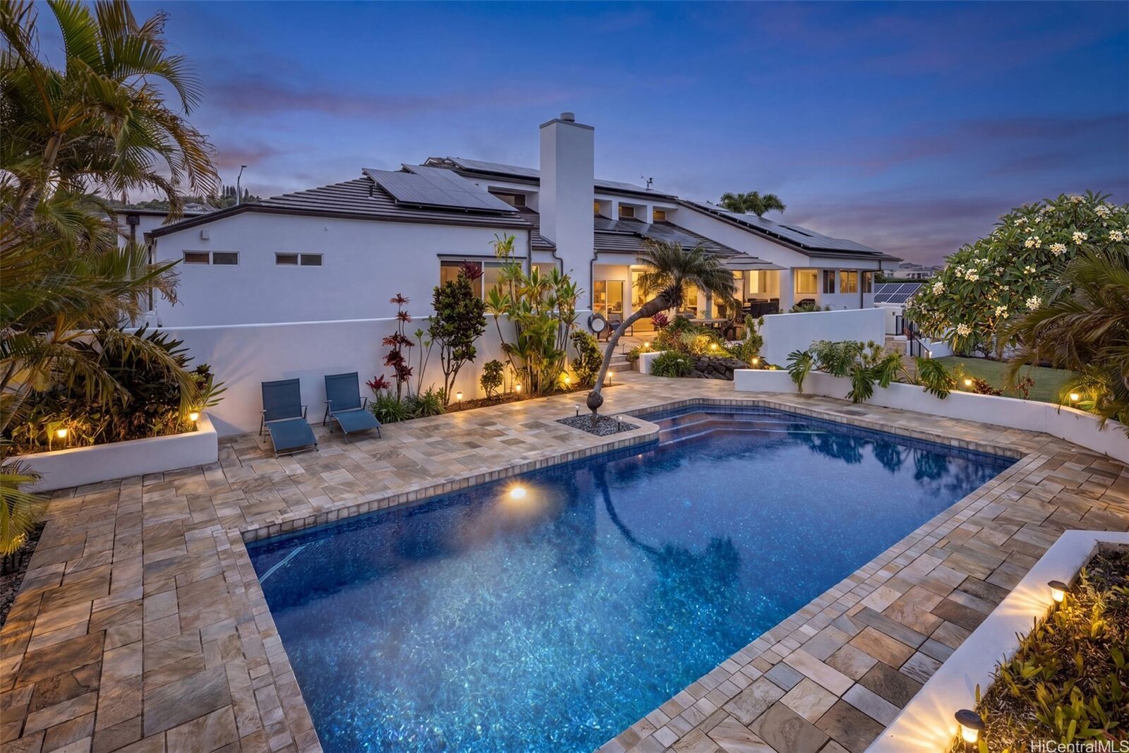 Property Photo:  2039 Laukahi Street  HI 96821 