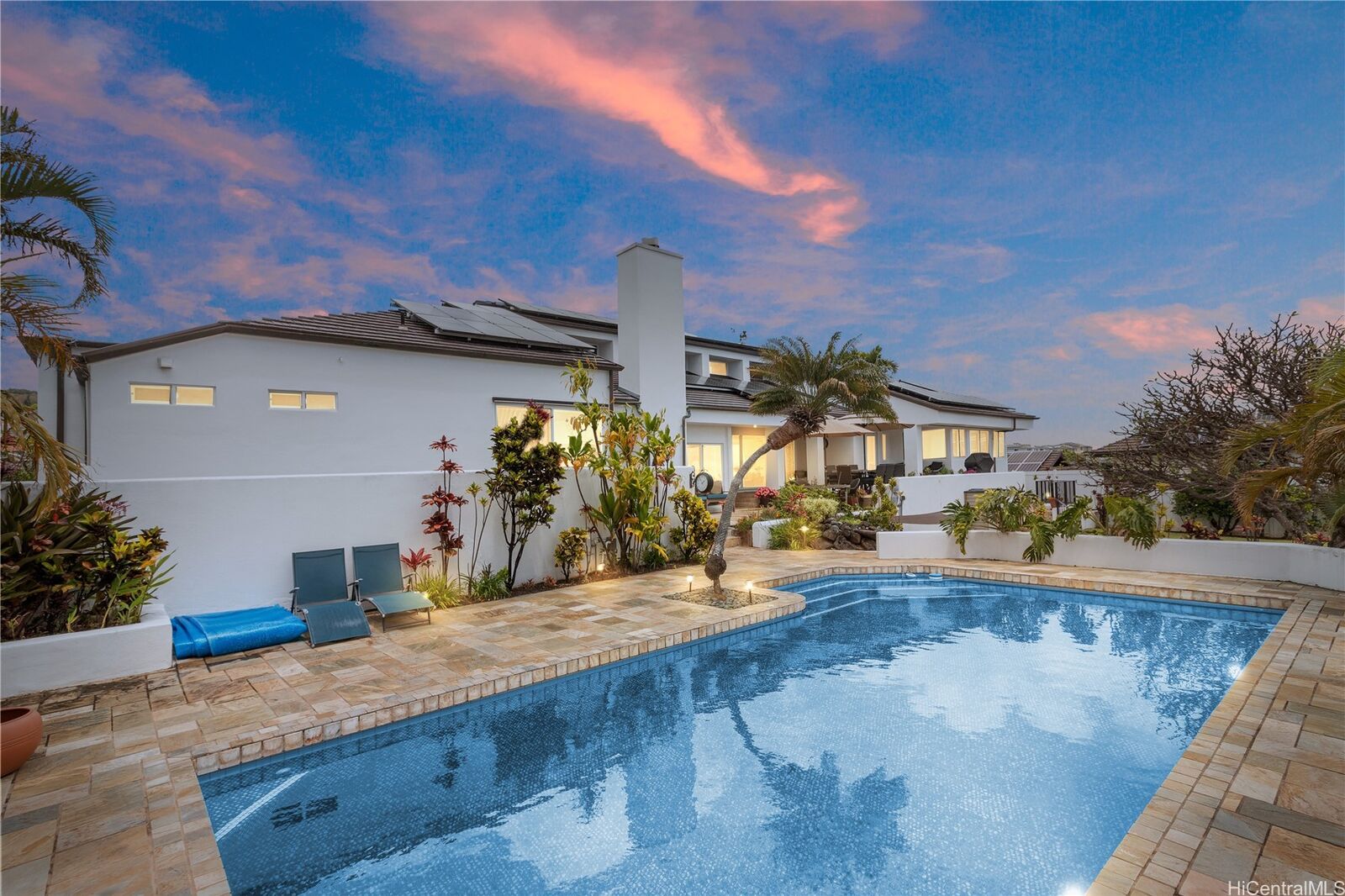 Property Photo: 2039 Laukahi Street HI 96821