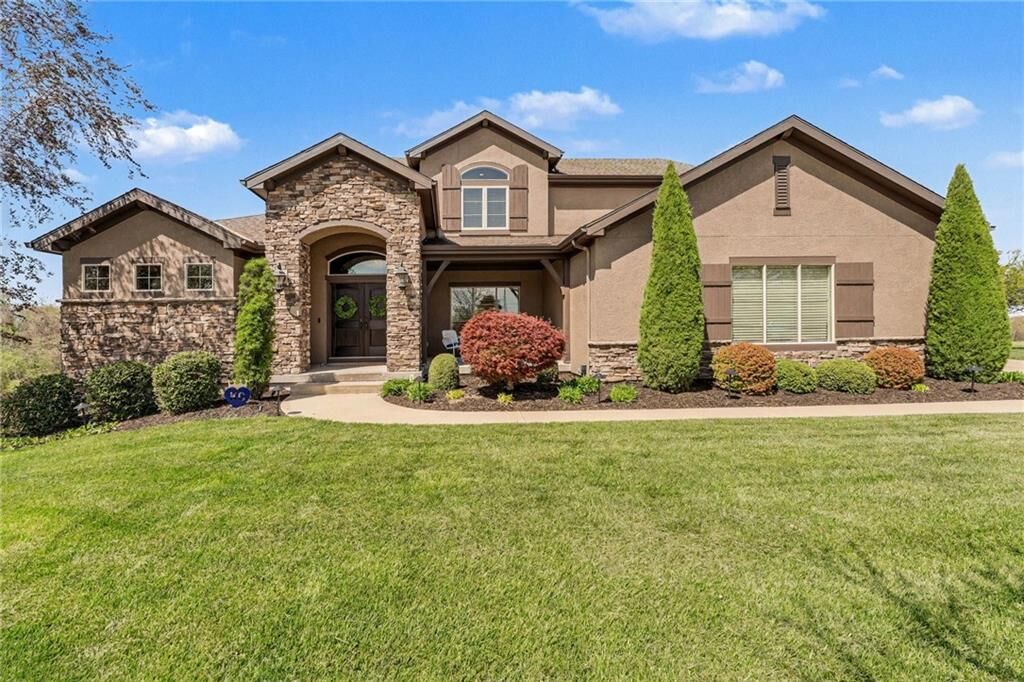 Property Photo: 8070 NW Masters Lane MO 64152