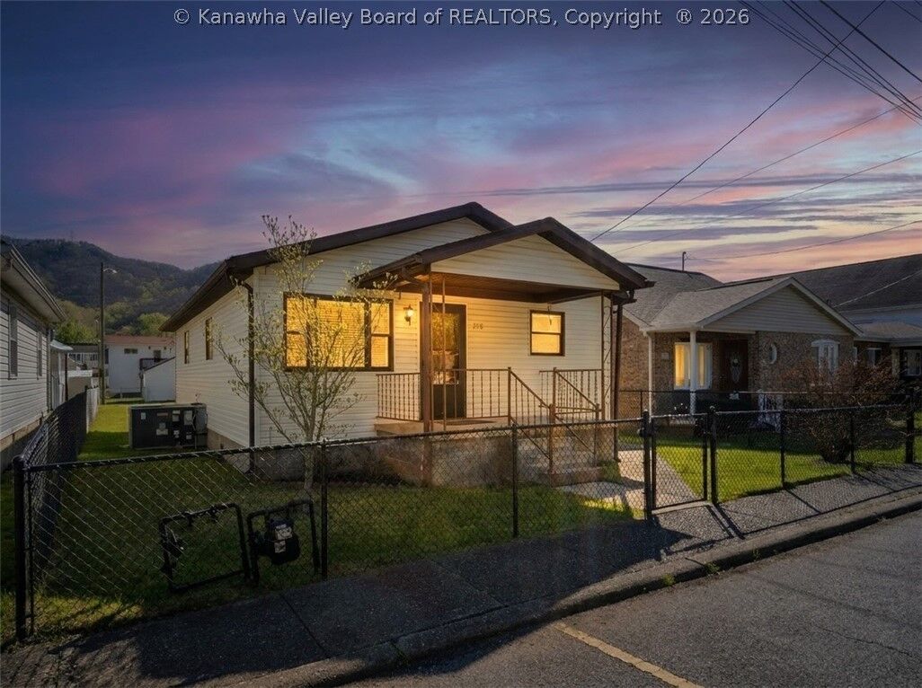 Property Photo:  208 5th Avenue  WV 25086 