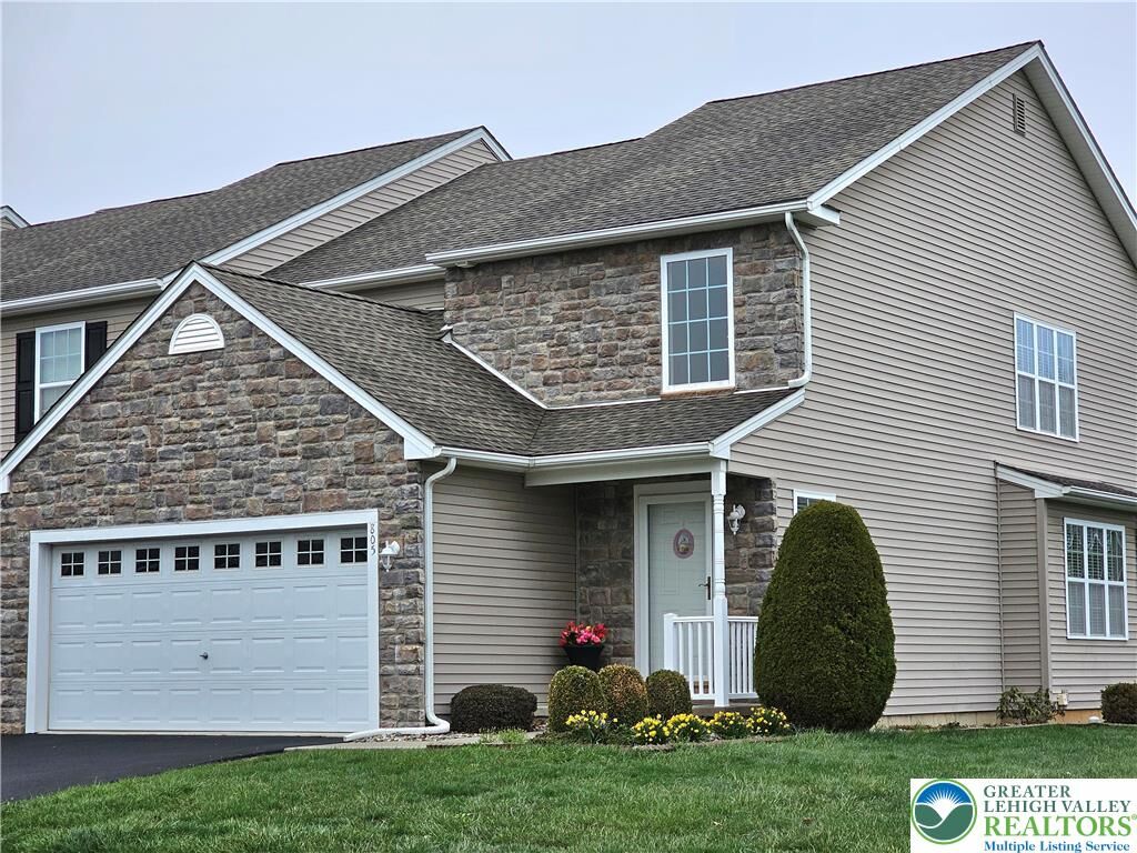 Property Photo: 805 Fieldstone Trail PA 18040
