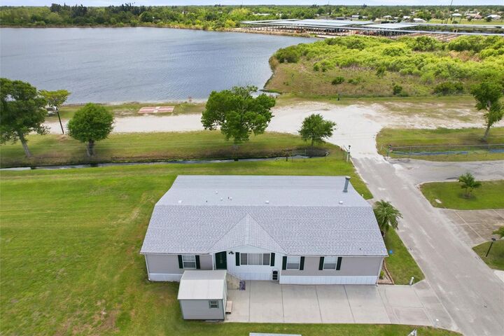 Property Photo: 184 W Manatee Loop FL 33950