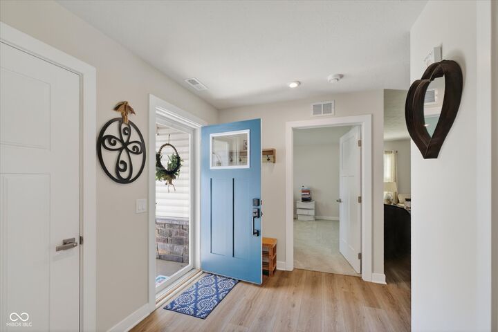 Property Photo:  2748 Stonebridge Drive  IN 46052 