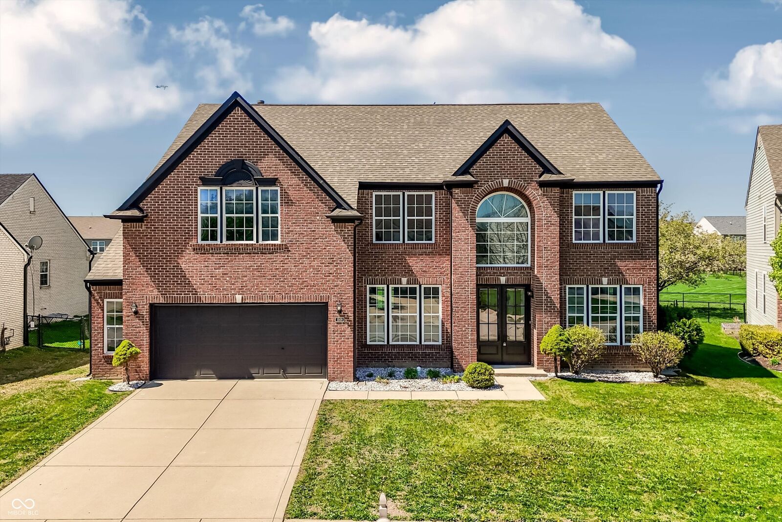 Property Photo:  1509 Old Thicket Court  IN 46143 