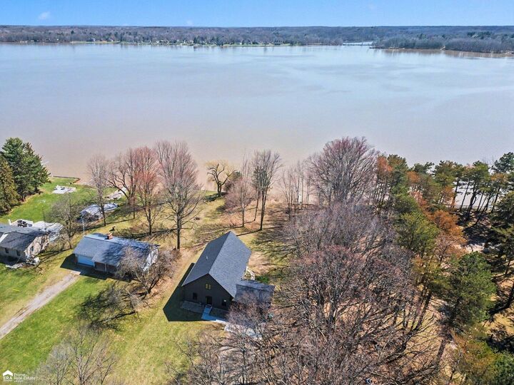 Property Photo:  5881 Lake Crest Drive  MI 48421-8971 