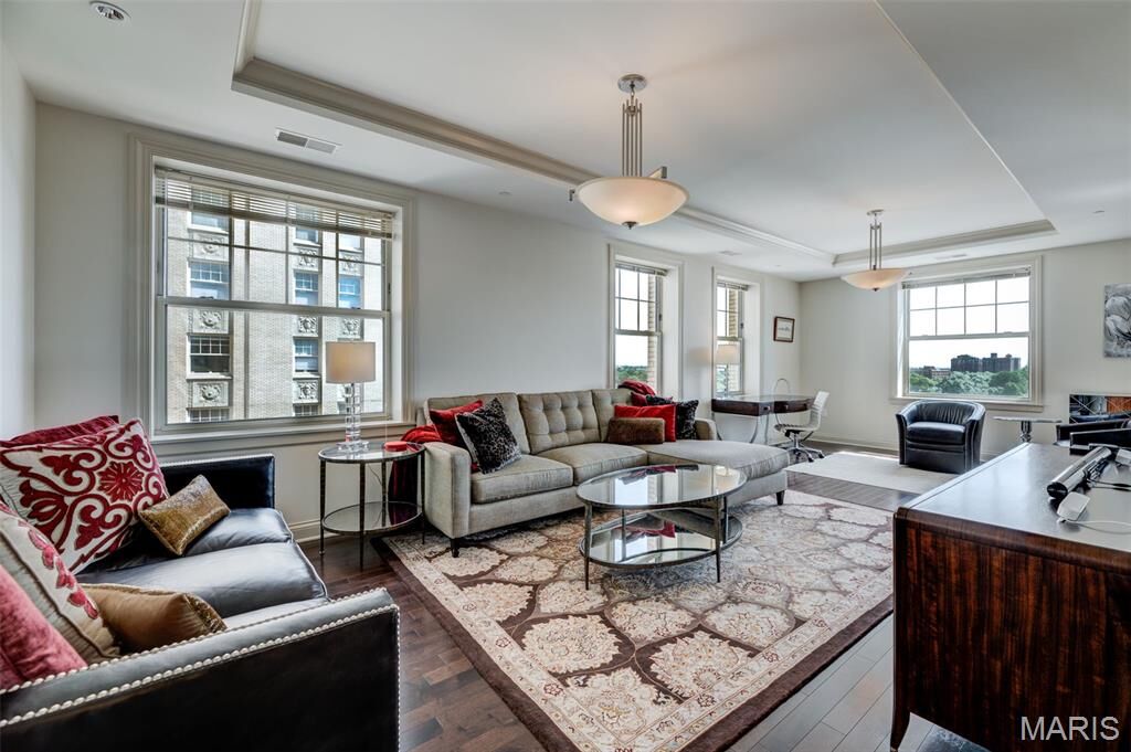 Property Photo: 232 N Kingshighway Boulevard 1102 MO 63108