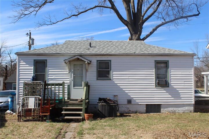 Property Photo: 1290 Purcell Avenue MO 63133