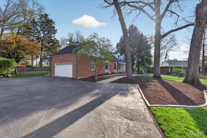 Property Photo:  326 Luther Lane  MO 63122 