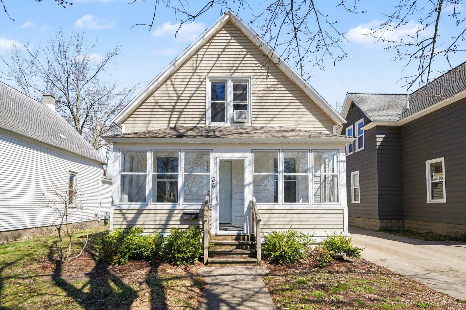 Property Photo: 35 E 17th Street MI 49423