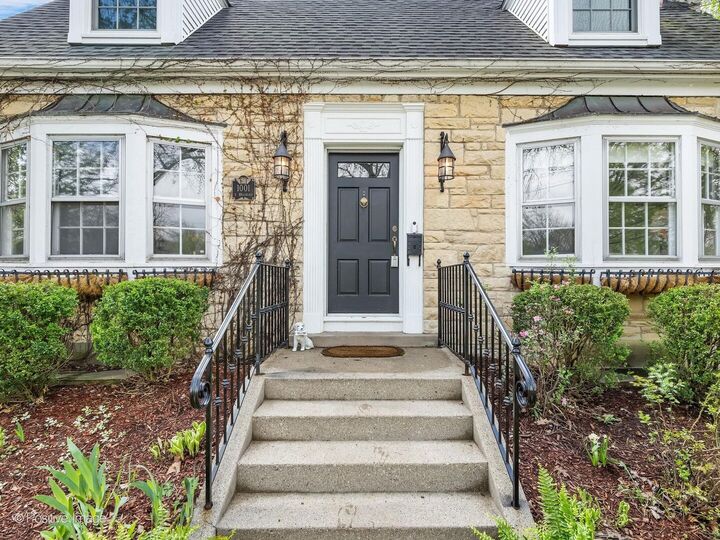 Property Photo:  1001 S Brainard Avenue  IL 60525 