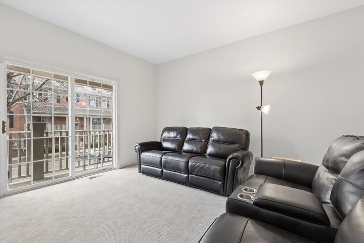 Property Photo: 77 Lee Court IL 60190