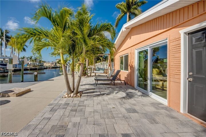 Property Photo:  2589 Bayshore Drive  FL 33993 