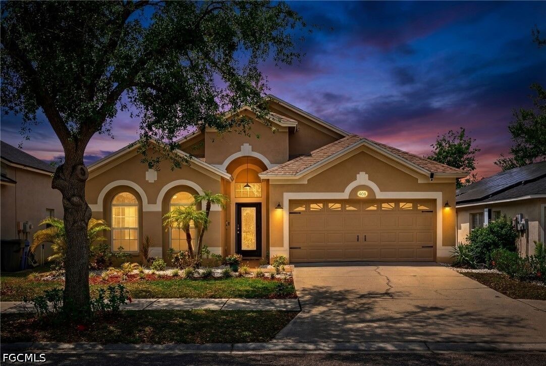 Property Photo:  408 Delwoodbreck Street  FL 33570 