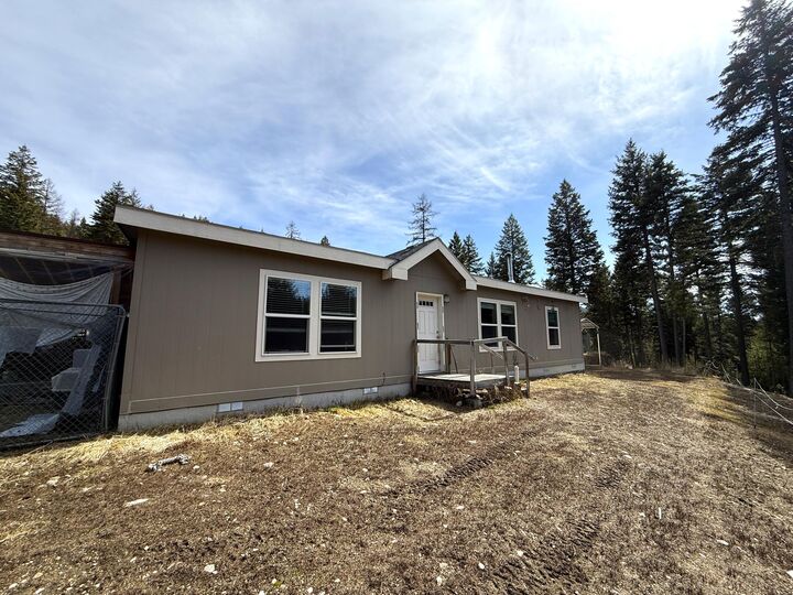 Property Photo: 116 N Cape Labelle Rd WA 98855