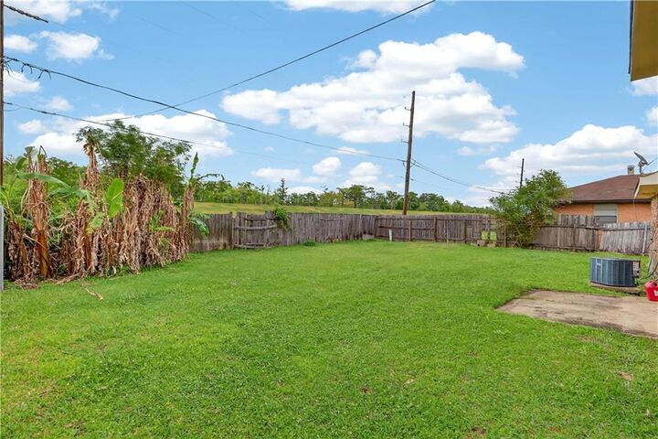 Property Photo:  5441 Tusa Drive  LA 70072 