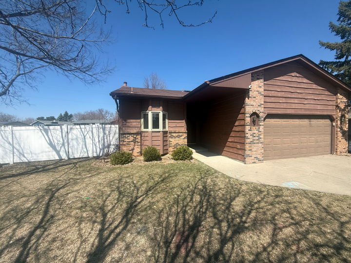 Property Photo:  265 Oakwood Drive  MN 55126 