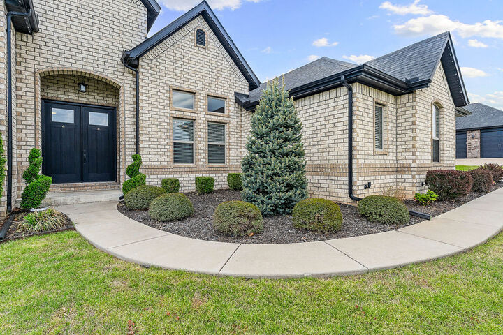 Property Photo: 614 Oriole Drive AR 72762