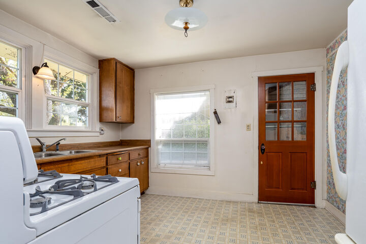 Property Photo: 1467 S Stage Road OR 97501