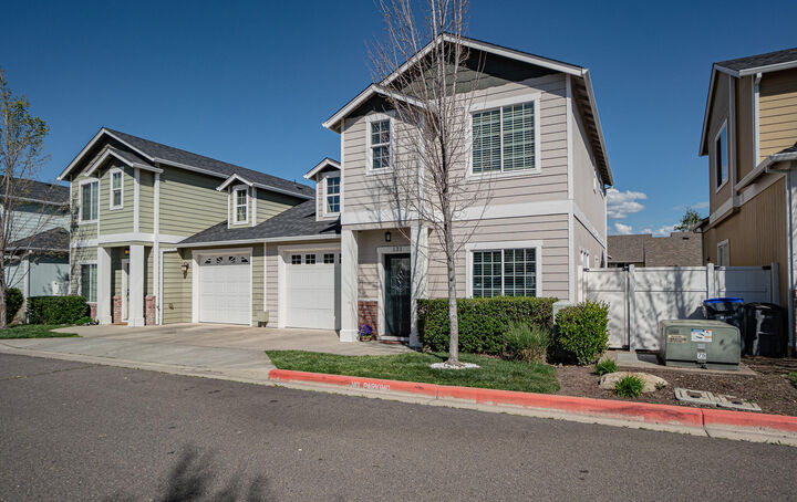 Property Photo:  131 Poppy Bay Place  OR 97540 