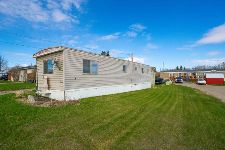 Property Photo: 804 Center Street AB T0M 0N0