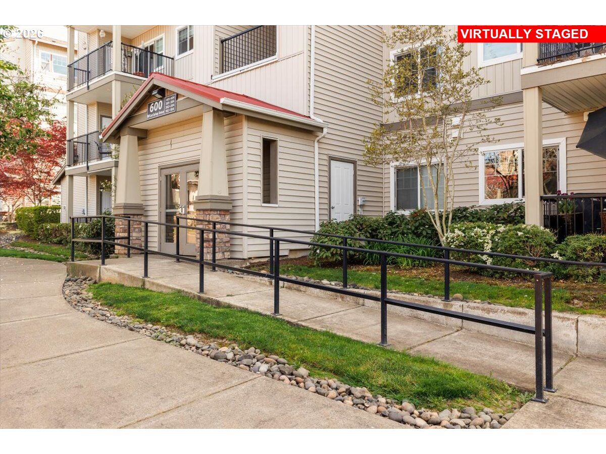 Property Photo: 600 NW Lost Springs Ter 301 OR 97229