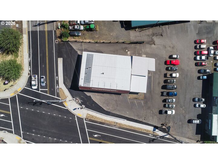 Property Photo:  2727 Cascade Ave  OR 97031 