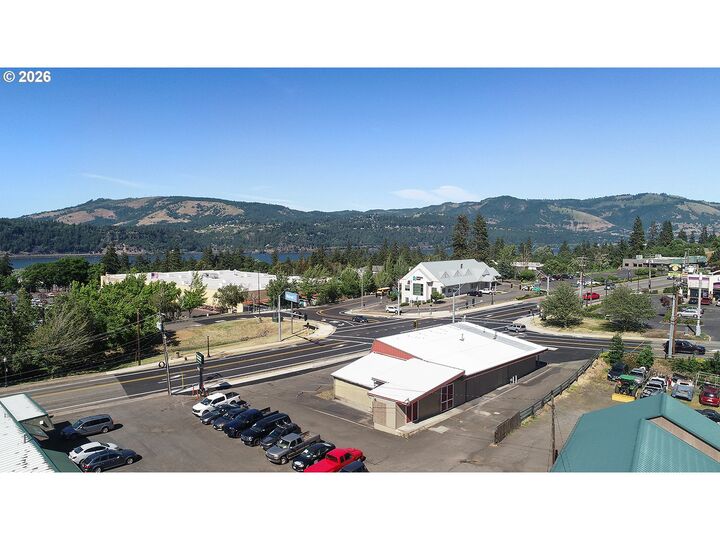 Property Photo: 2727 Cascade Ave OR 97031