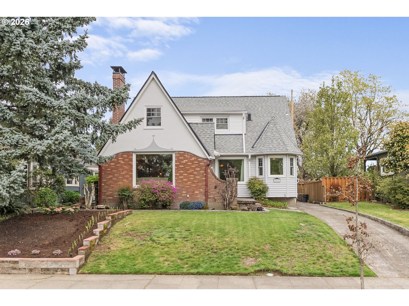 Property Photo:  7017 NE Sacramento St  OR 97213 