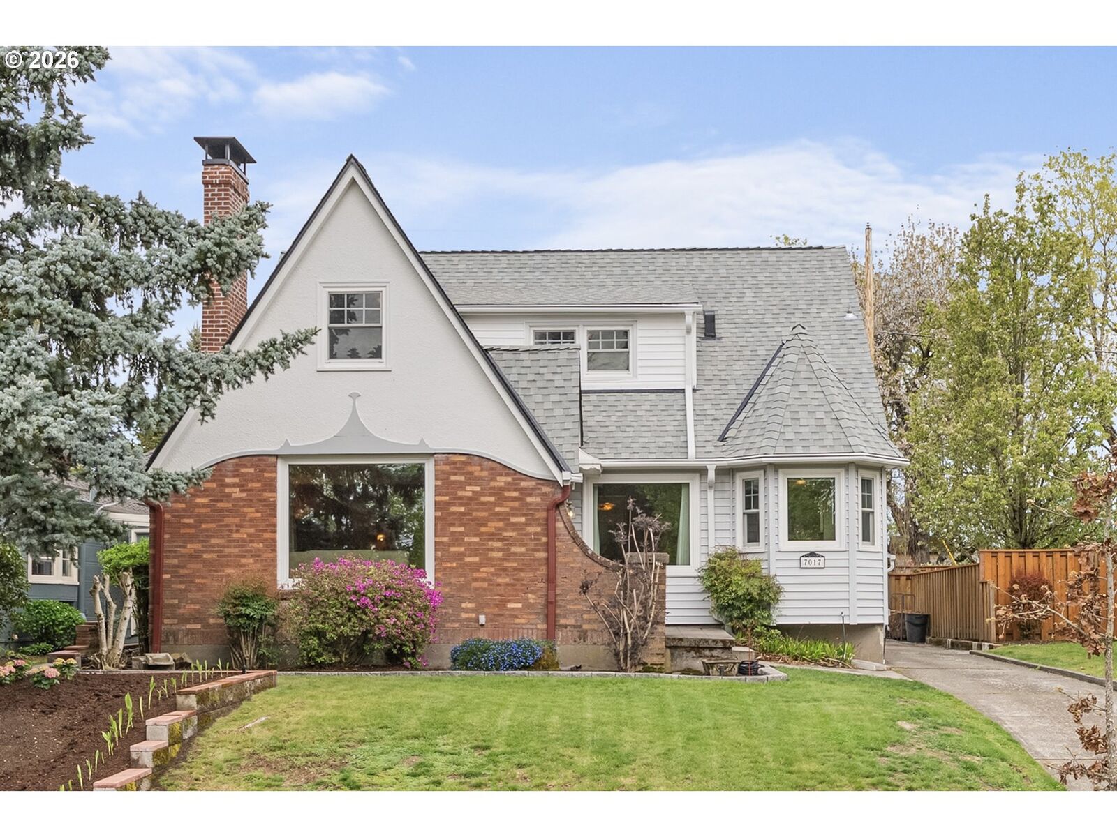 Property Photo:  7017 NE Sacramento St  OR 97213 