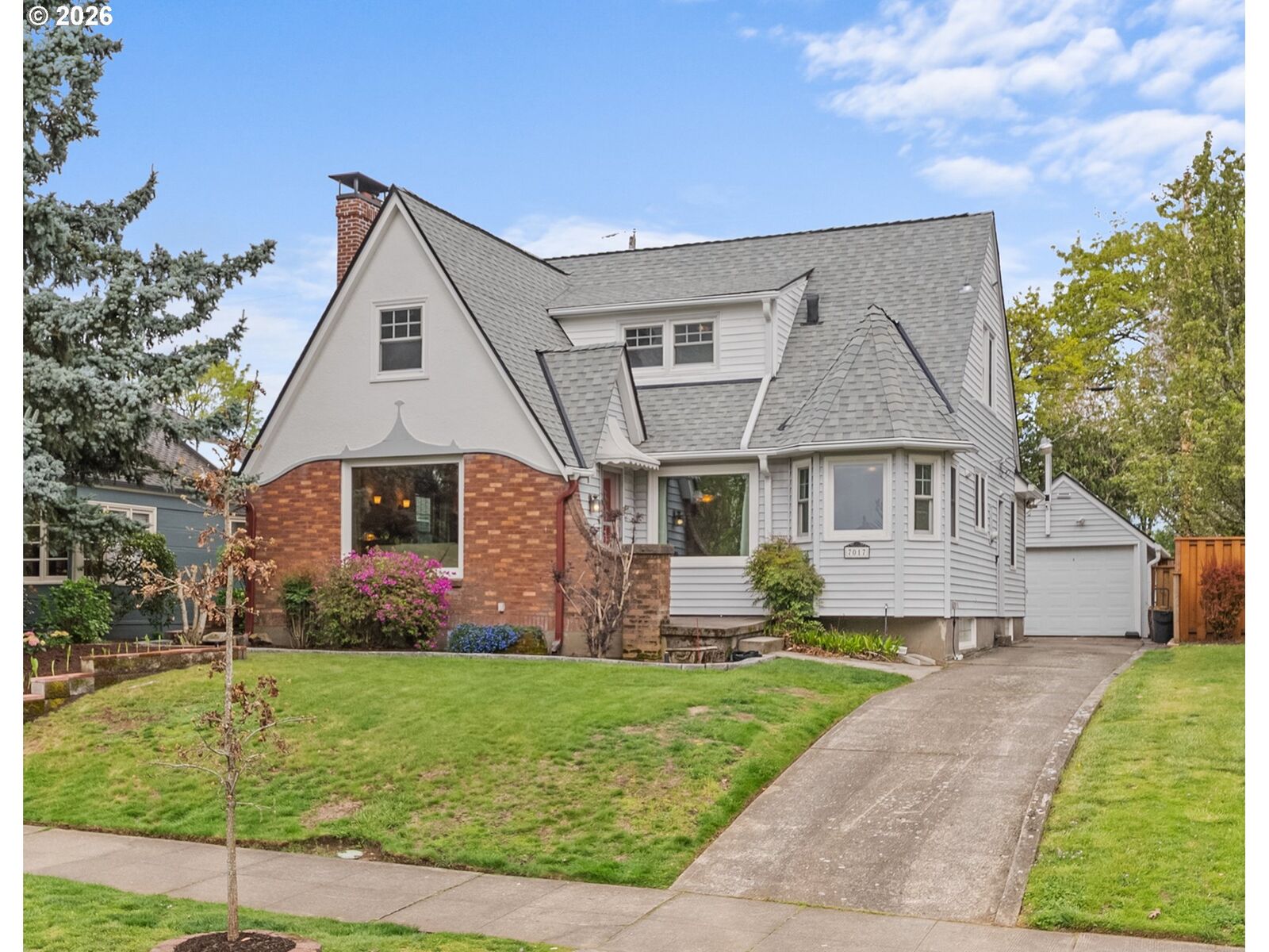 Property Photo:  7017 NE Sacramento St  OR 97213 