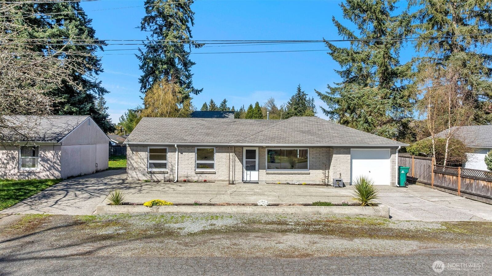 Property Photo:  1314 N 188th Street  WA 98133 