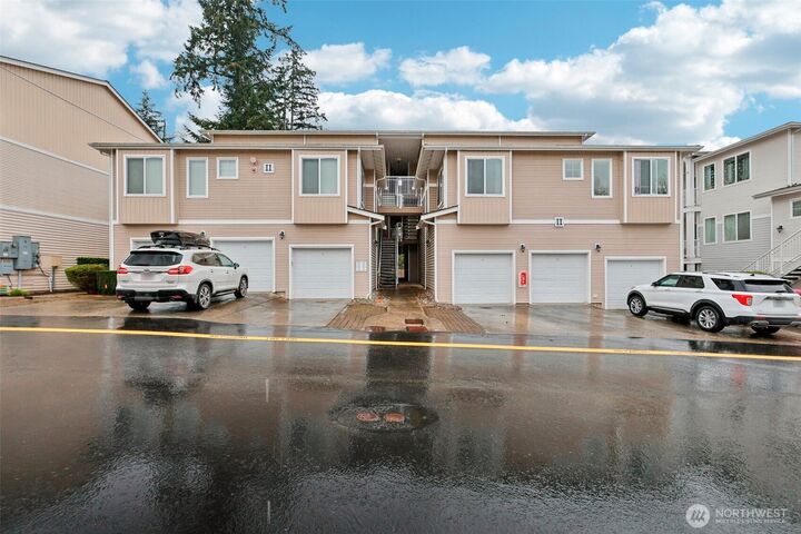 Property Photo: 14915 38th Drive SE 3033 WA 98012