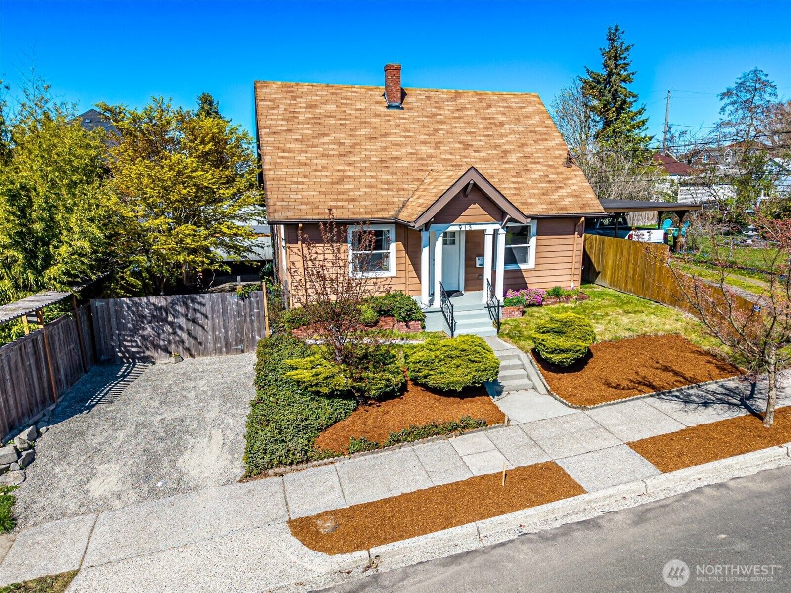 Property Photo:  913 E McKinley Road  WA 98404 